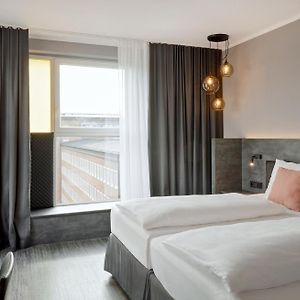 Zimmer mit Kingsize-Bett